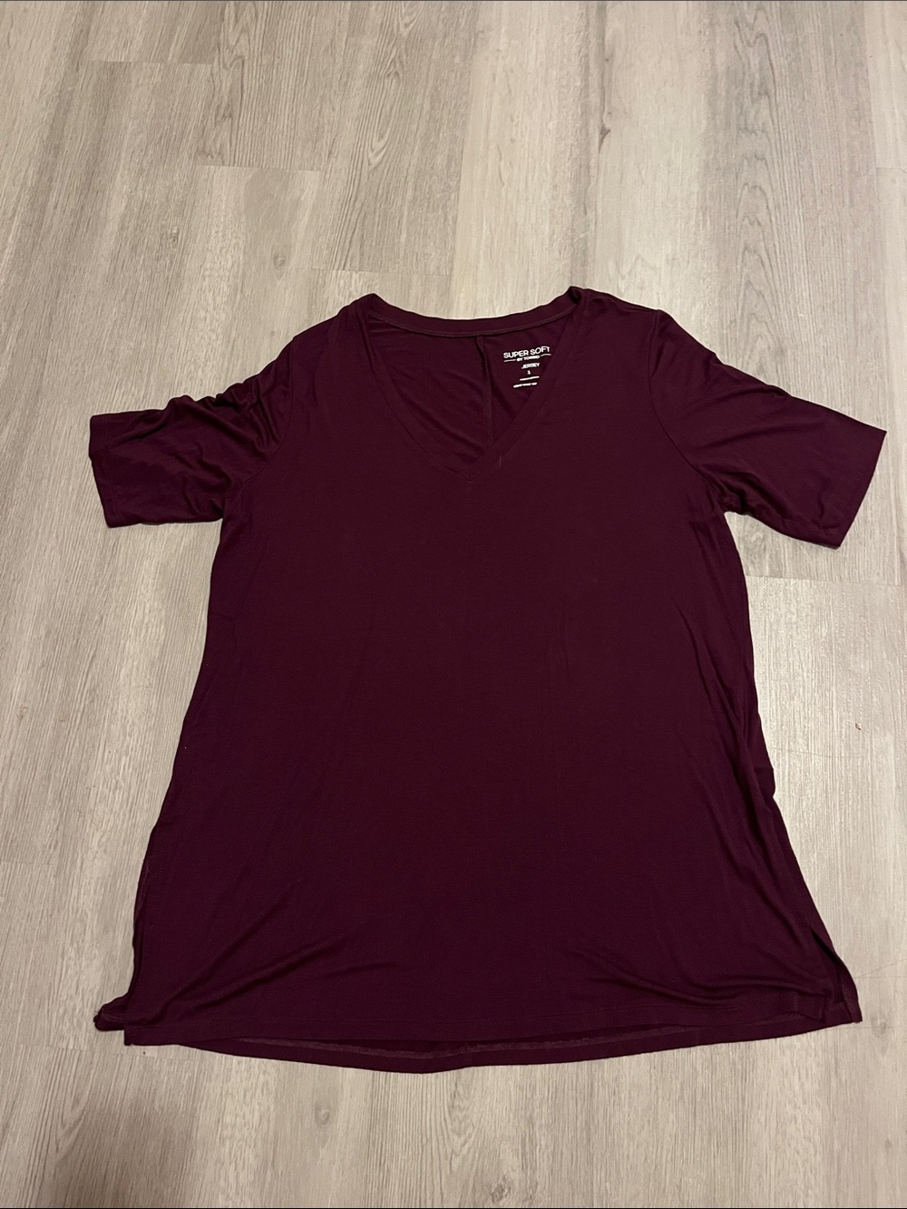 Women’s V-Neck Short Sleeve Tee in Deep Plum